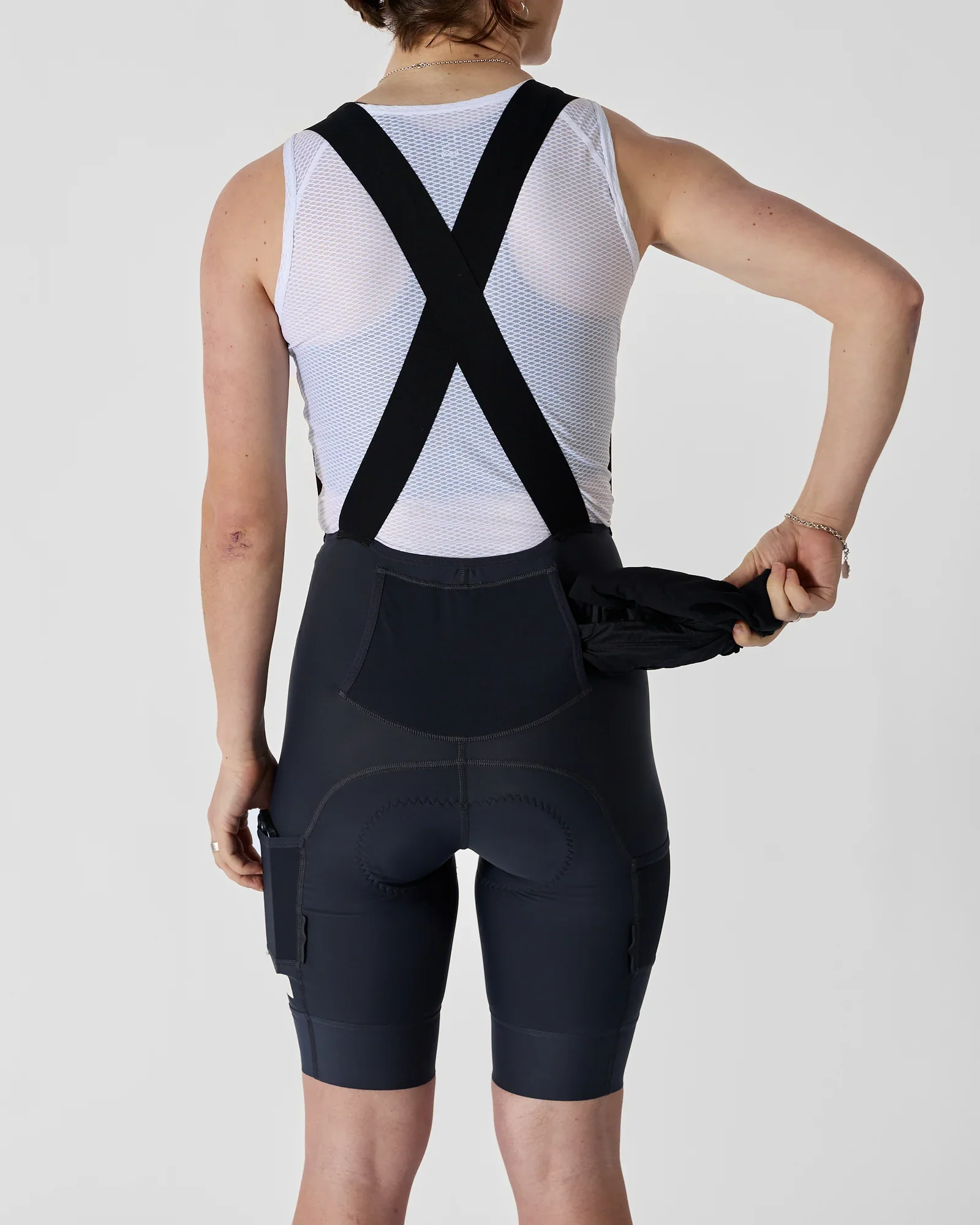 Albion ABR1 Women's Pocket Bib Shorts Graphite - Image 2