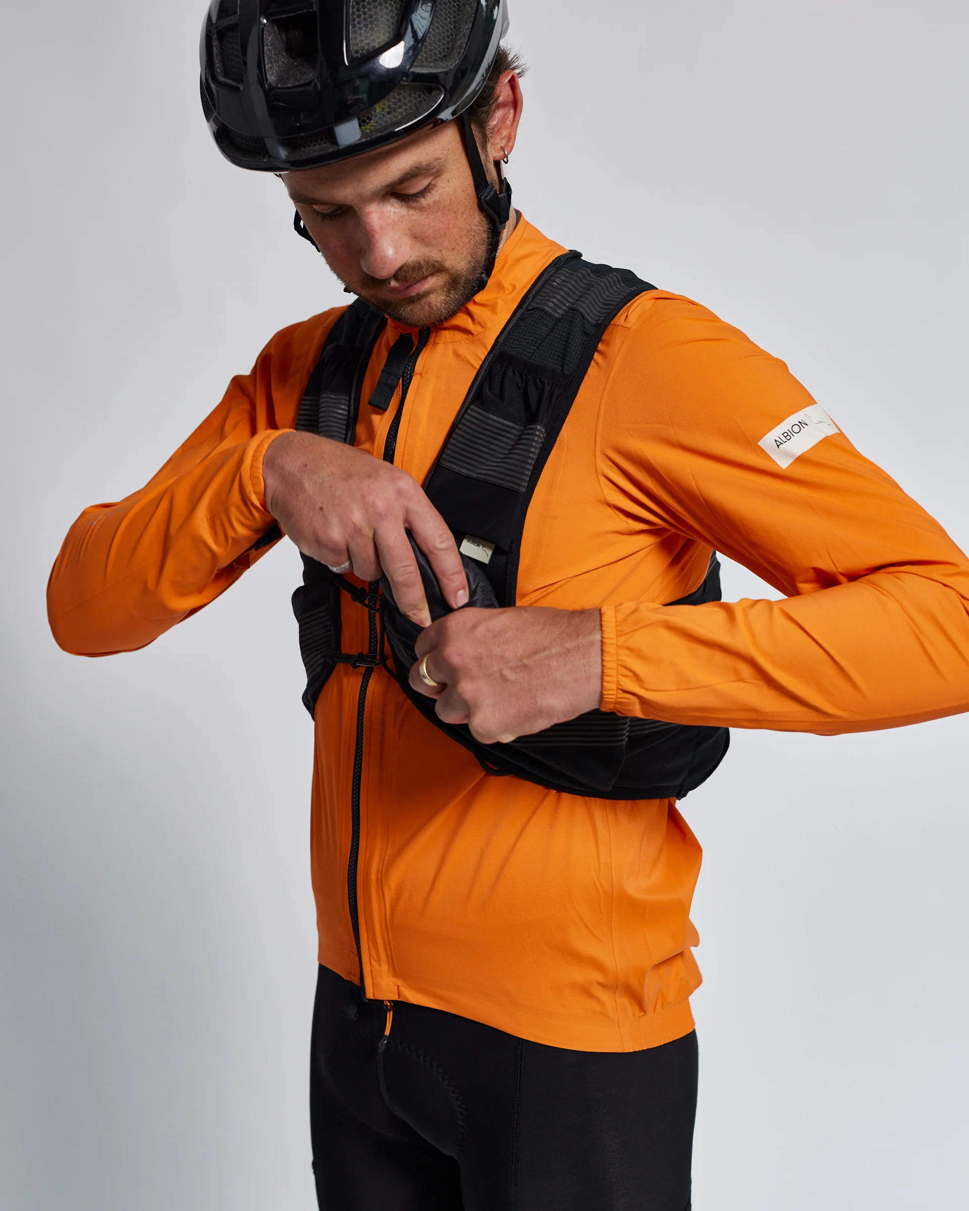 Albion All Road Visibility Cargo Vest Black/Reflective - Image 7