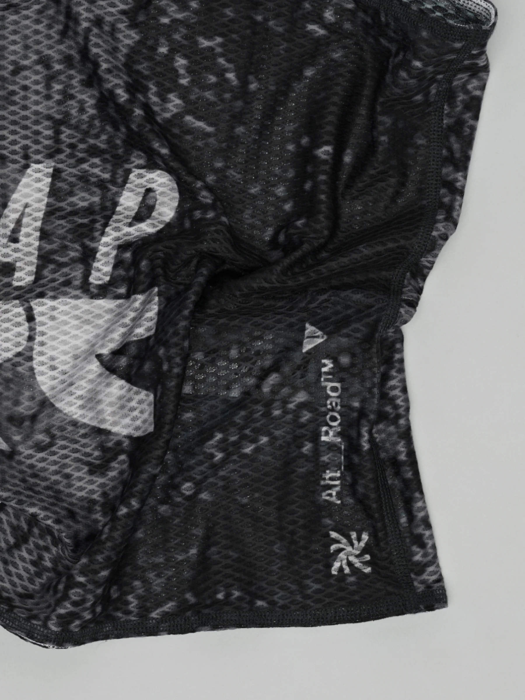 MAAP Alt_Road Mesh Neck Warmer Silver/Black - Image 3