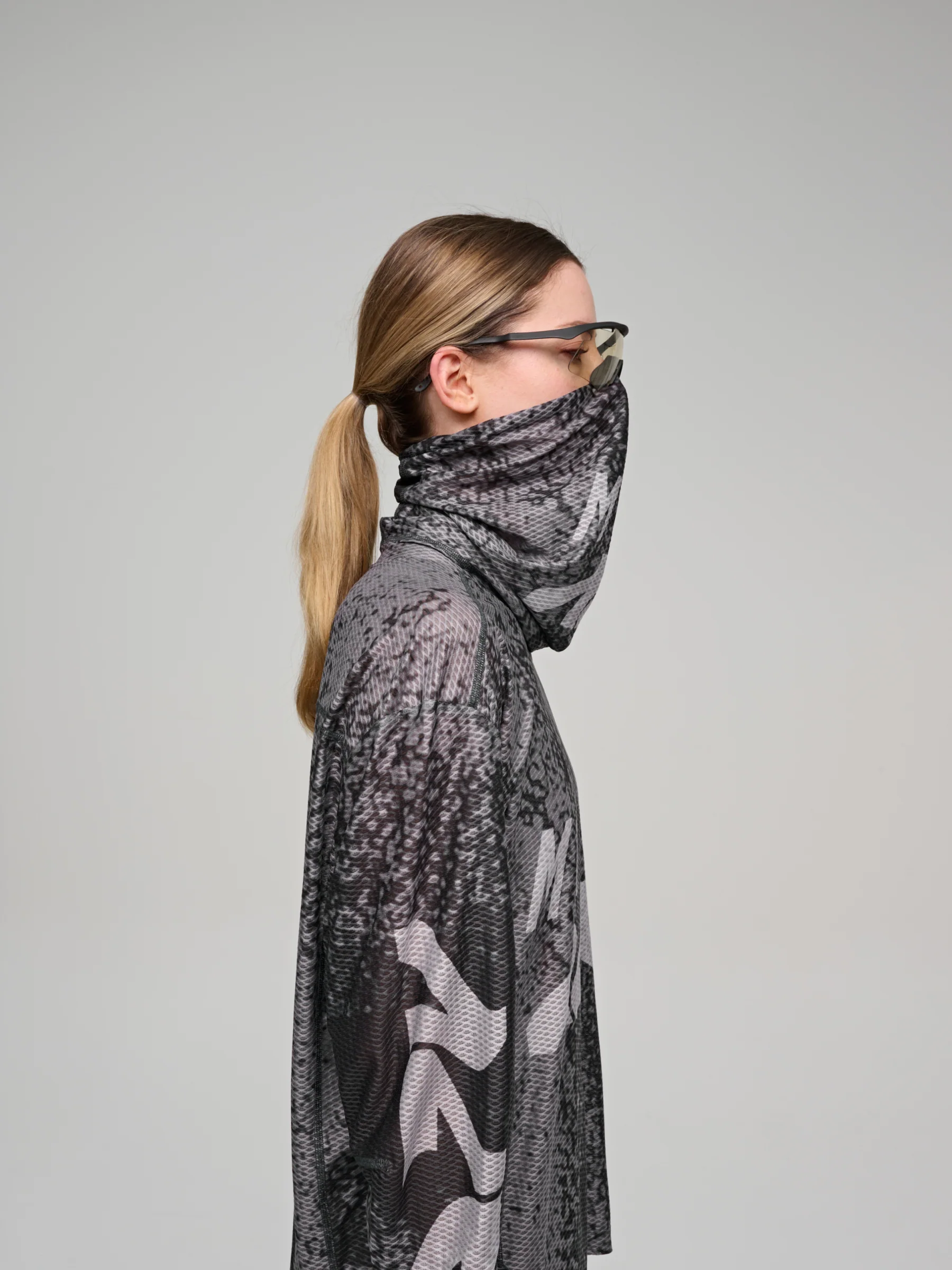 MAAP Alt_Road Mesh Neck Warmer Silver/Black - Image 4