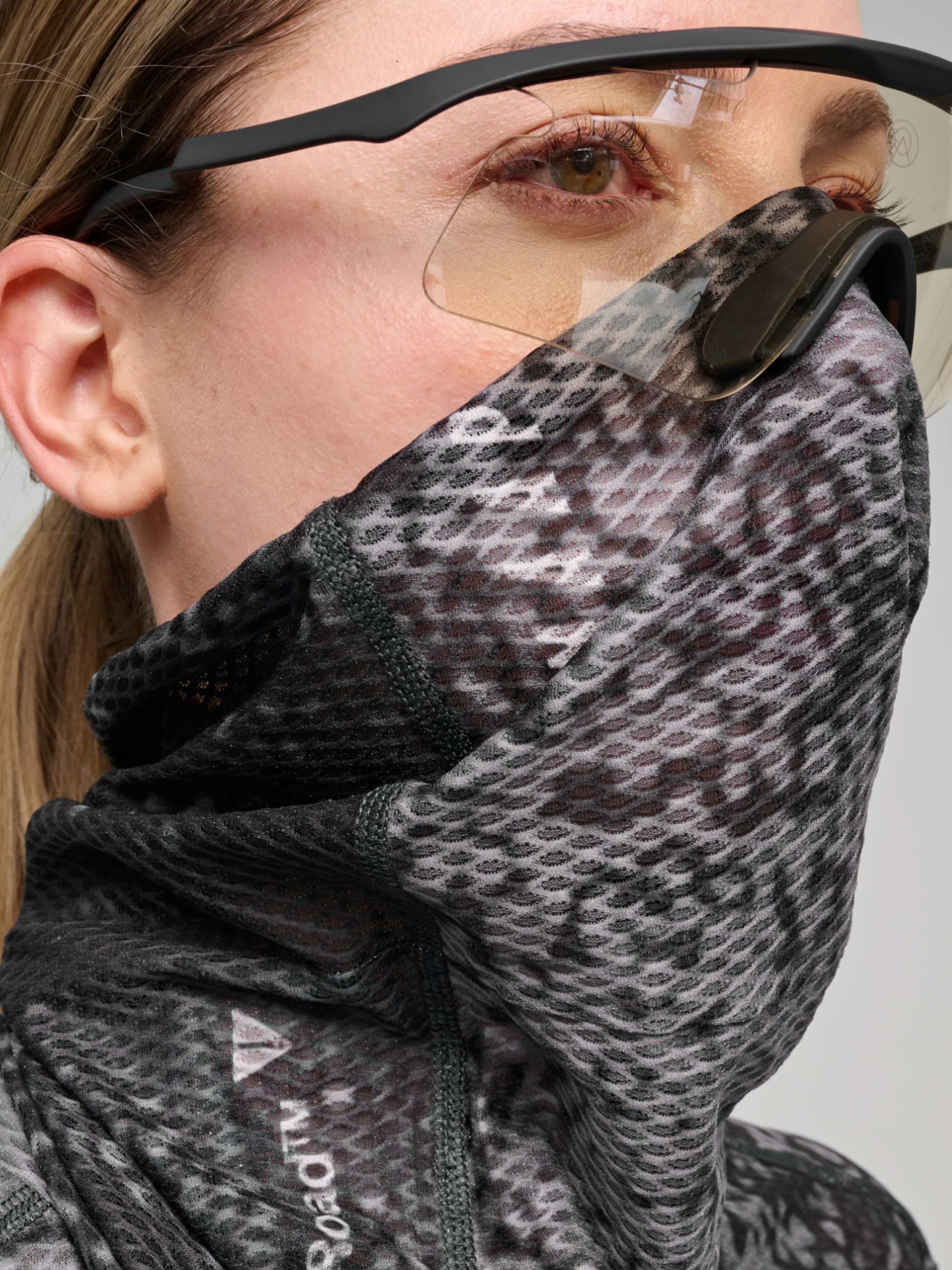 MAAP Alt_Road Mesh Neck Warmer Silver/Black - Image 5
