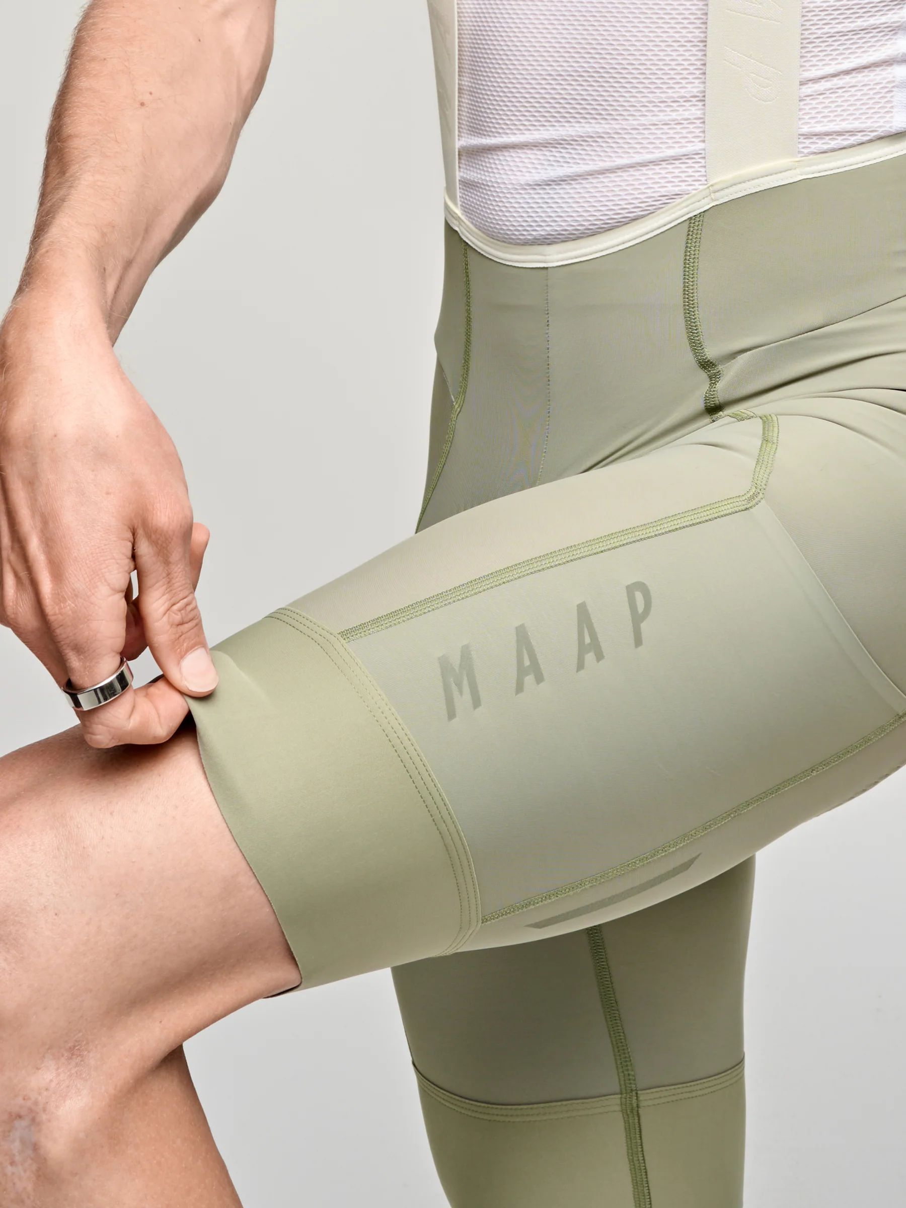 MAAP Men's Team Evo Cargo Bib Shorts Scrubland - Image 7