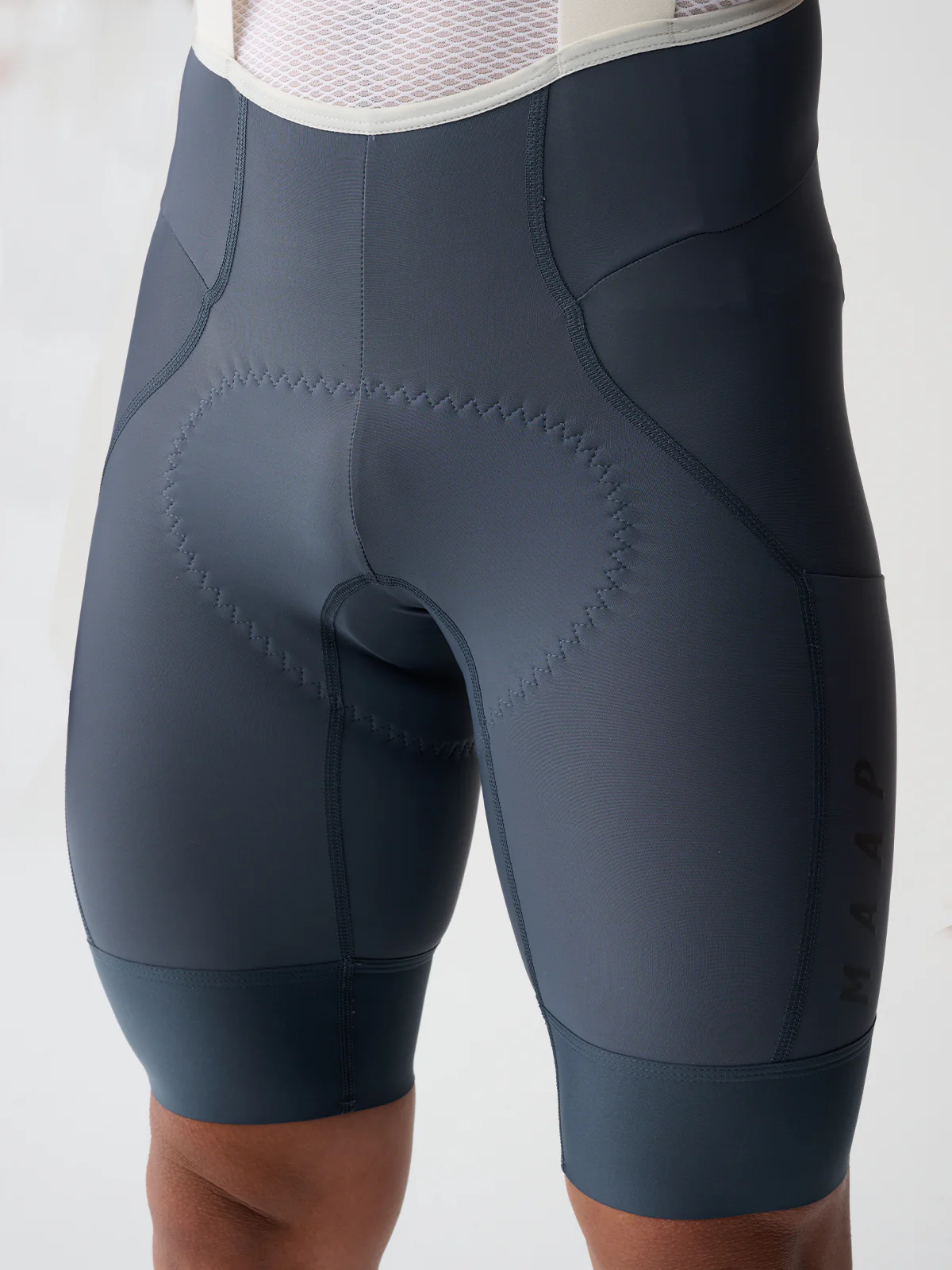 MAAP Team Evo Men's Cargo Bib Shorts Midnight - Image 5