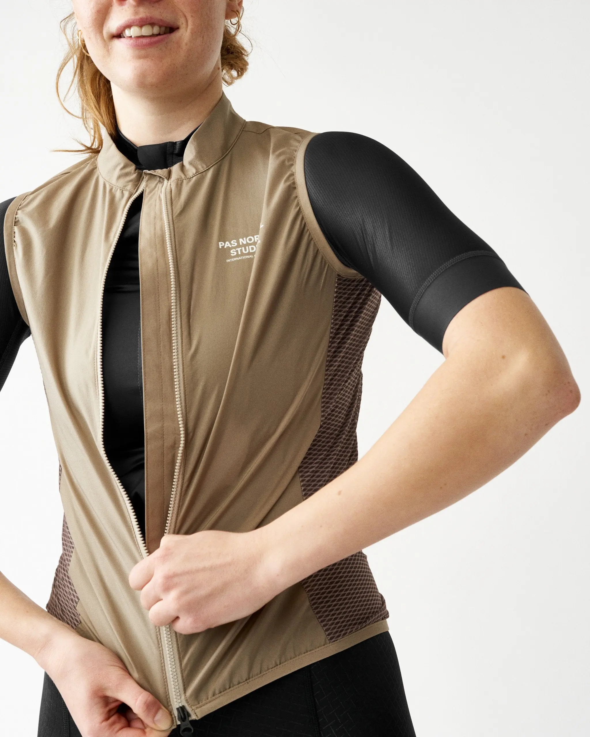 PNS Mechanism Women's Stow Away Gilet Beige - Image 4