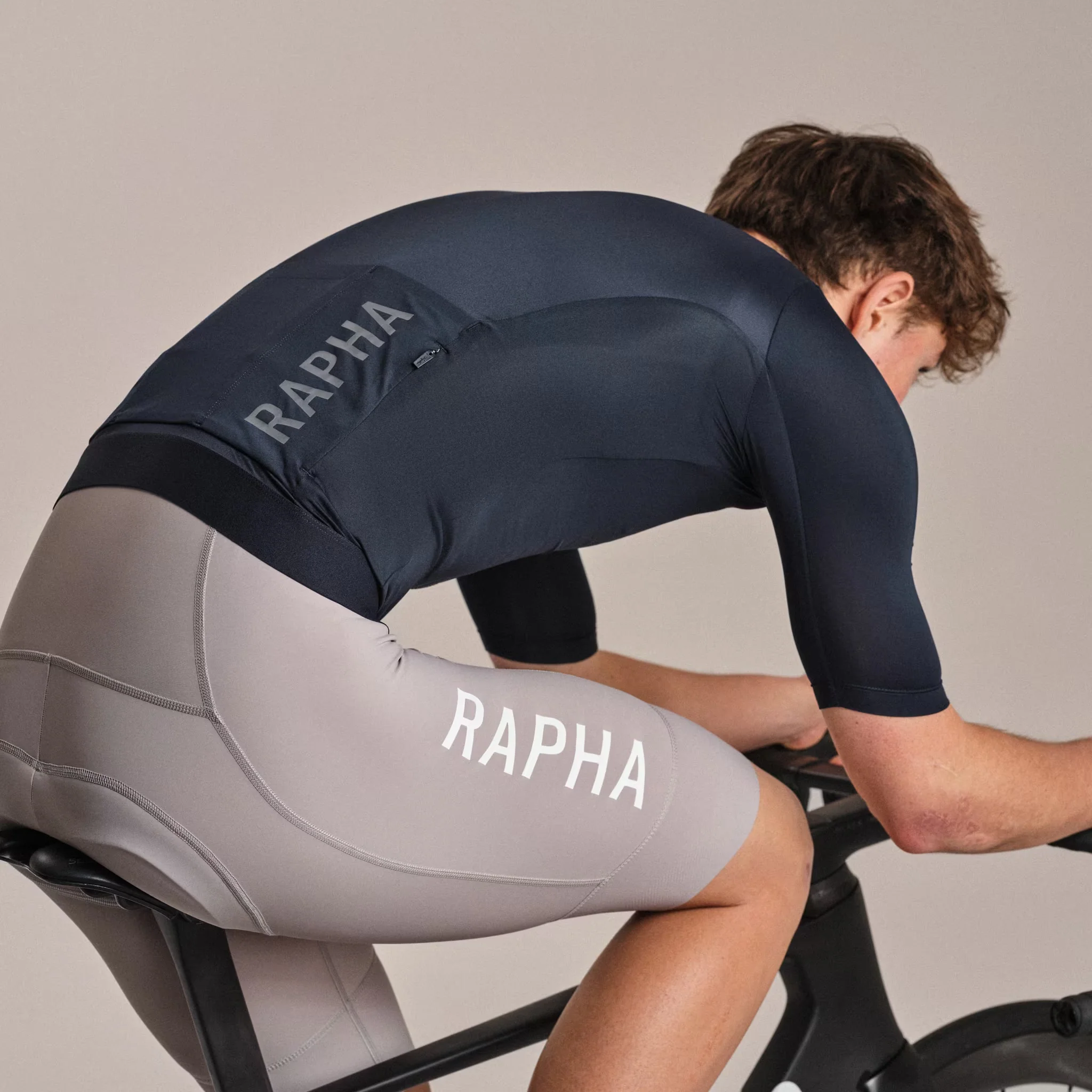 Rapha Men's Pro Team Training Jersey III Carbon/Dark Grey - Image 6