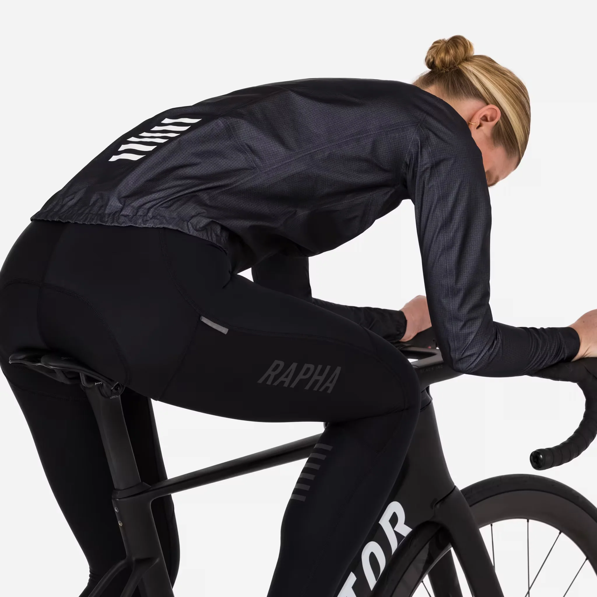 Rapha Pro Team Women's Gore-Tex Lightweight Rain Jacket Black Charcoal - Image 5