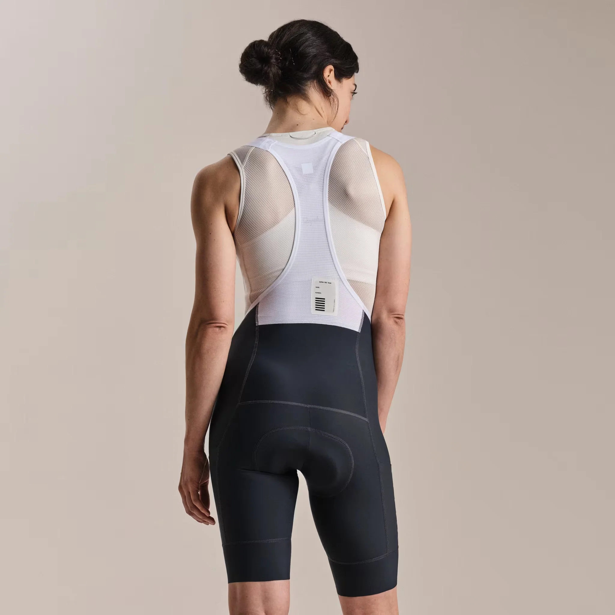 Rapha Women's Pro Team Cargo Bib Shorts Regular Carbon/Dark Grey - Image 4